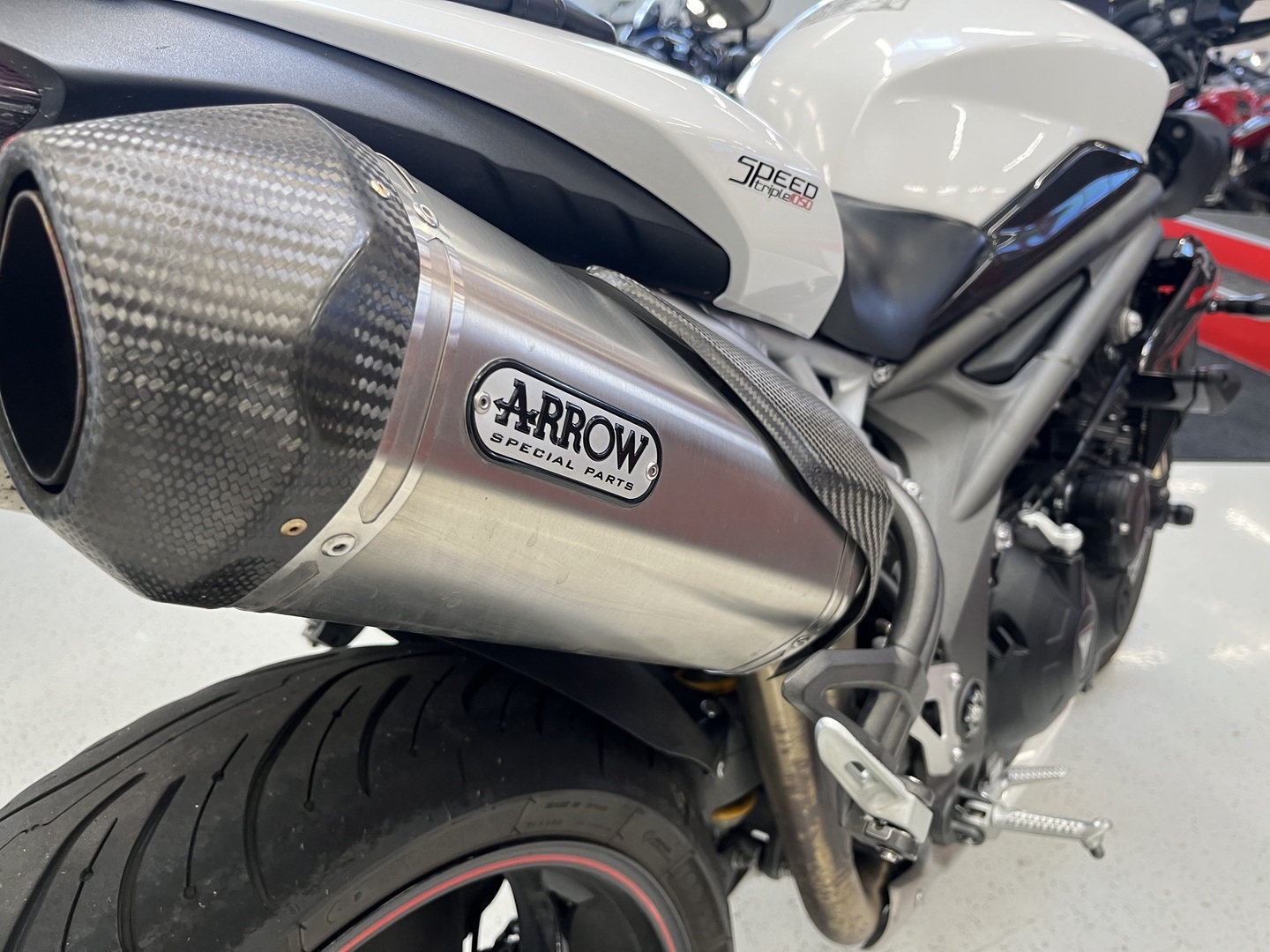 Triumph - Speed Triple - 1050 RS // Arrow / Öhlins / TFT / Vakkari / Shifter / Huoltokirja // - Moottoripyörä