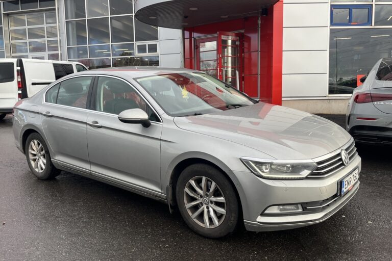 Volkswagen - Passat - Sedan Comfortline 1,4 TSI 92 kW (125 hv) BlueMotion Technology DSG-automaatti - Sedan