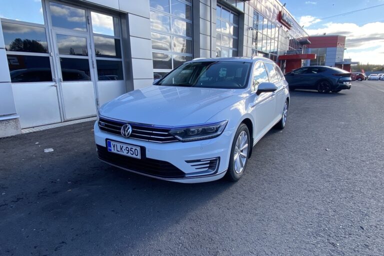 Volkswagen - Passat - Variant GTE Plug-In Hybrid 160 kW (218 hv) DSG-automaatti - Farmari