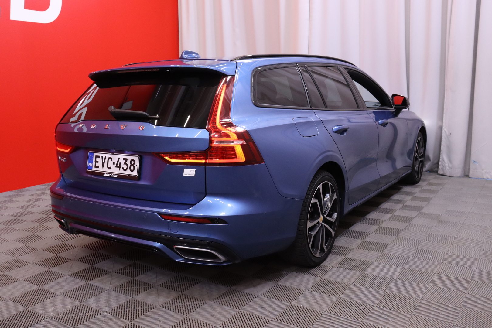 Volvo - V60 - T8 TwE AWD R-Design aut - Farmari