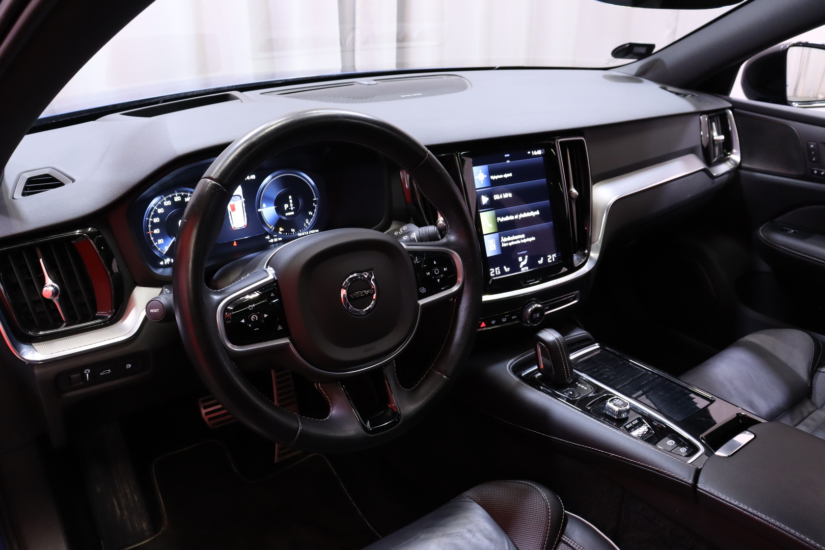 Volvo - V60 - T8 TwE AWD R-Design aut - Farmari