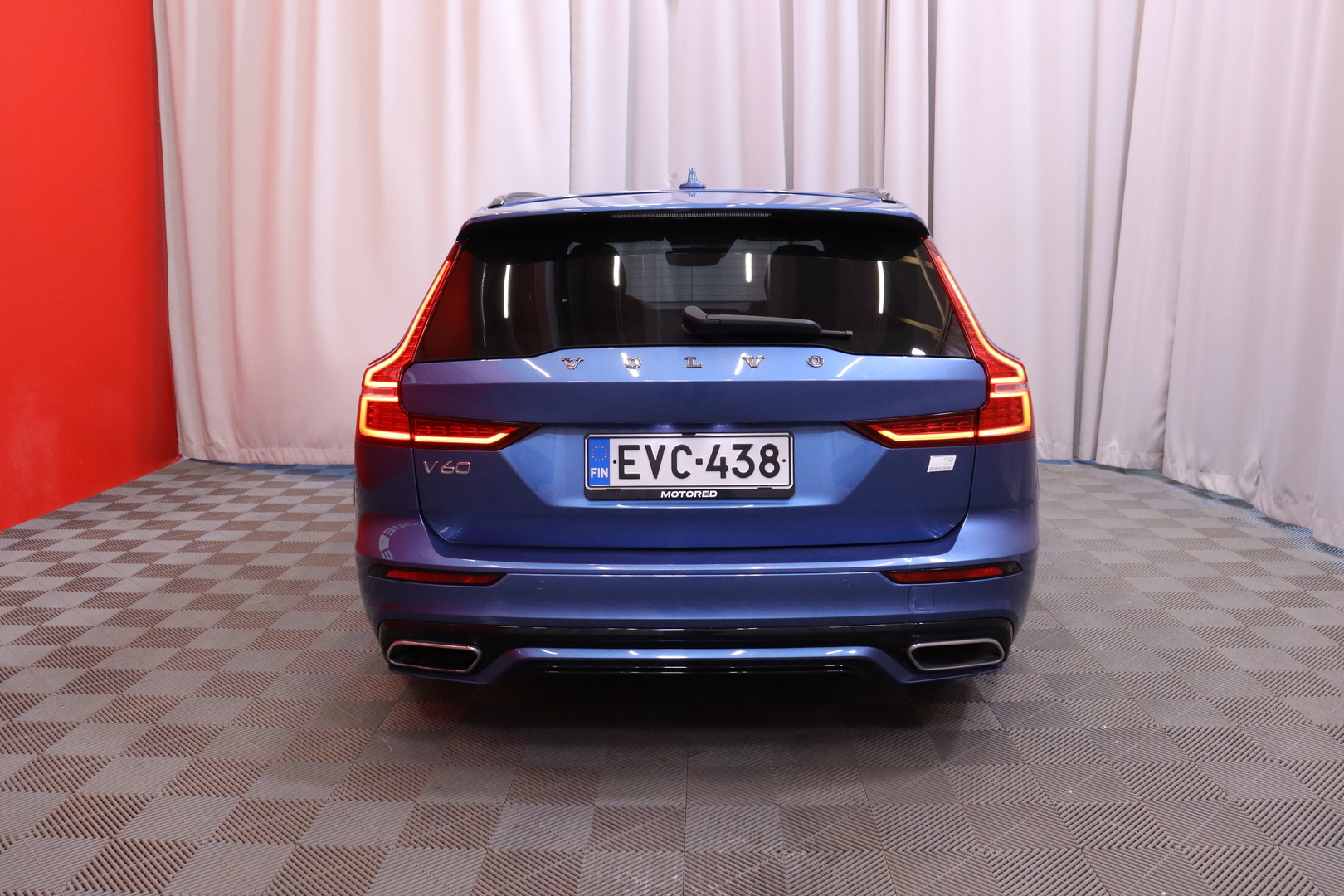 Volvo - V60 - T8 TwE AWD R-Design aut - Farmari