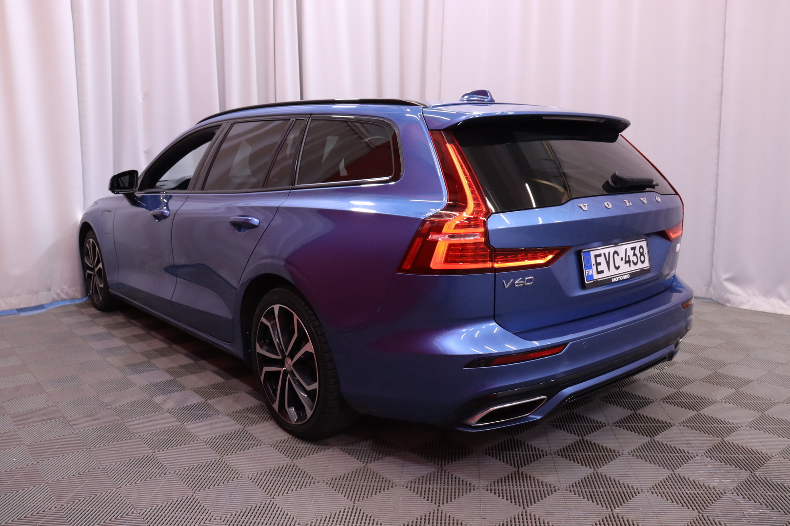 Volvo - V60 - T8 TwE AWD R-Design aut - Farmari