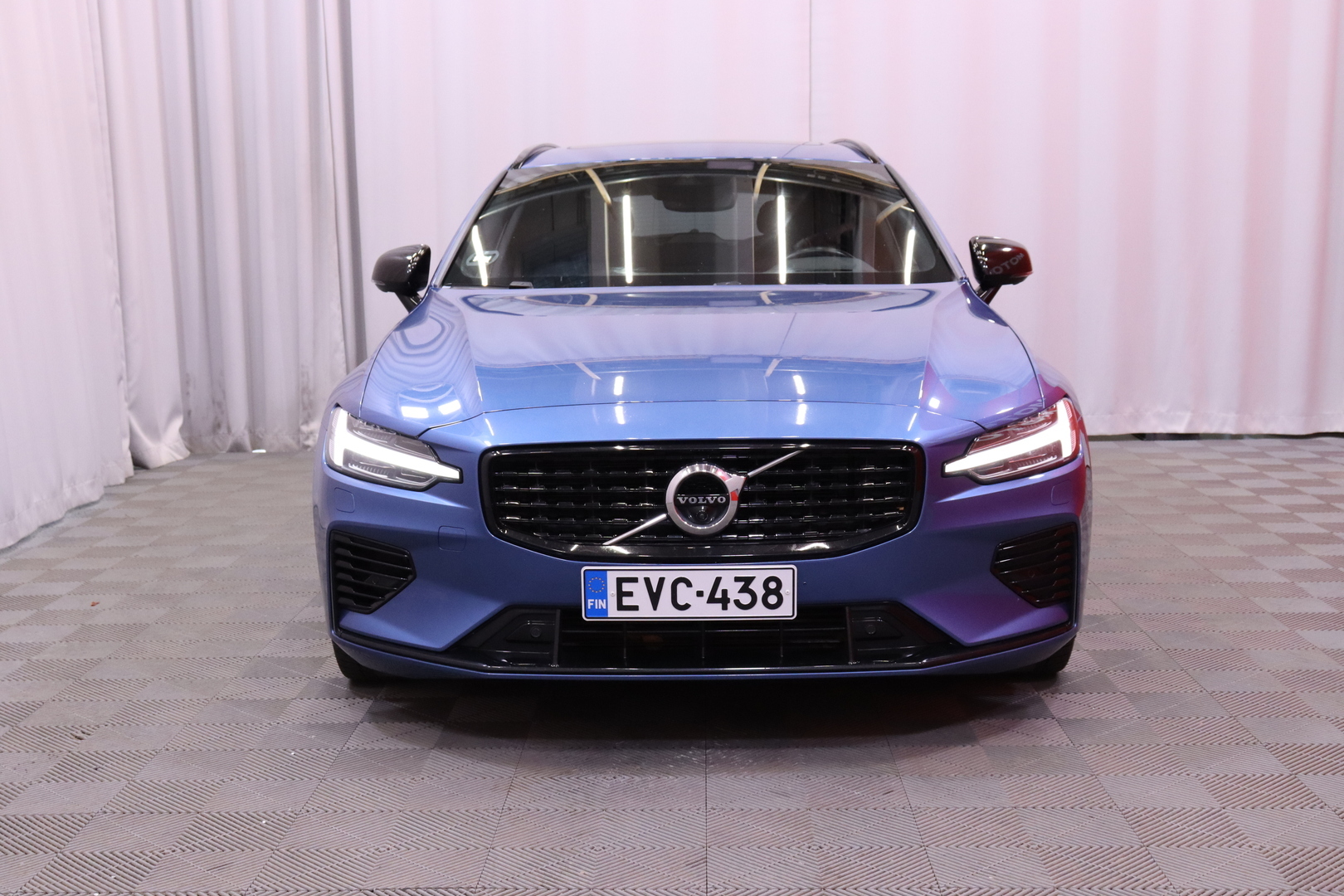 Volvo - V60 - T8 TwE AWD R-Design aut - Farmari