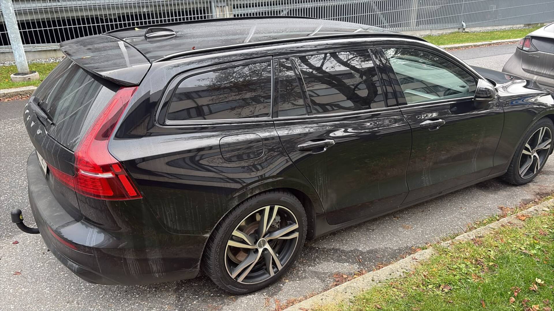 Volvo - V60 - T6 AWD Long Range Plus Dark aut - Farmari