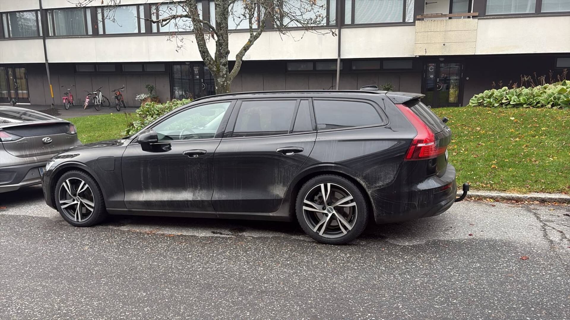 Volvo - V60 - T6 AWD Long Range Plus Dark aut - Farmari