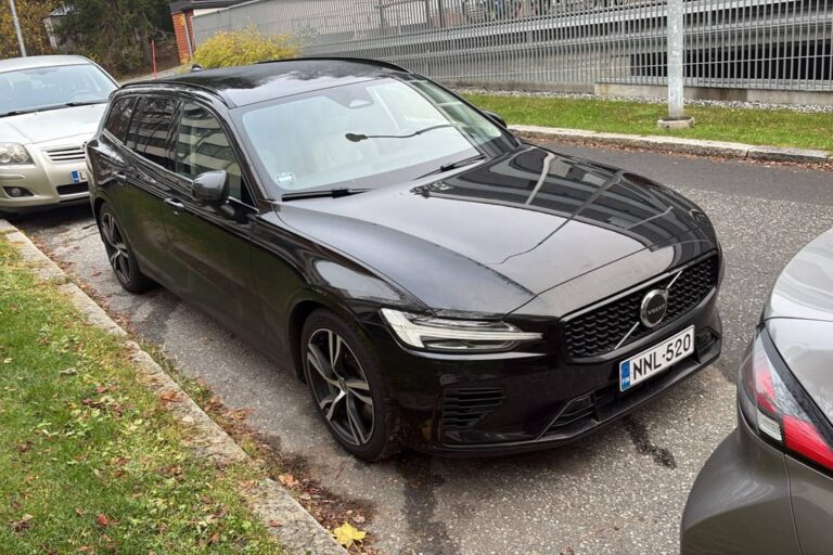 Volvo - V60 - T6 AWD Long Range Plus Dark aut - Farmari