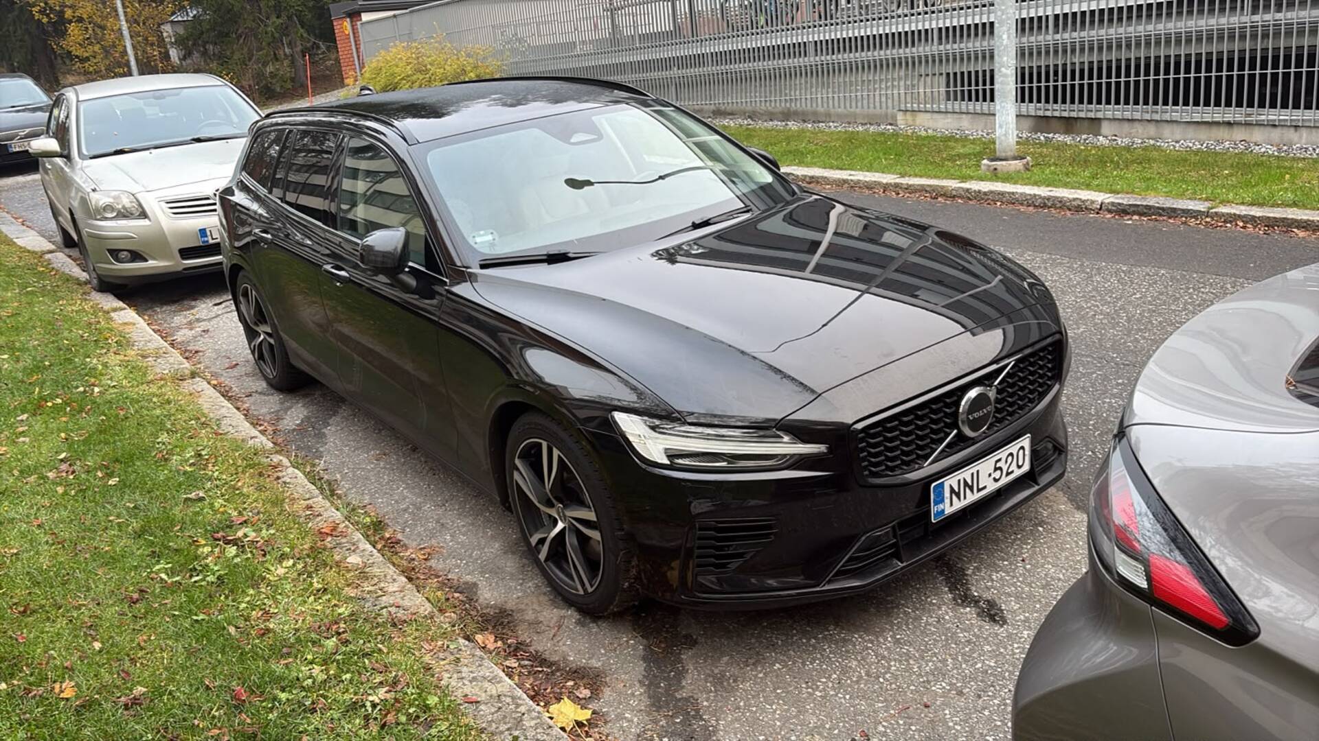 Volvo - V60 - T6 AWD Long Range Plus Dark aut - Farmari