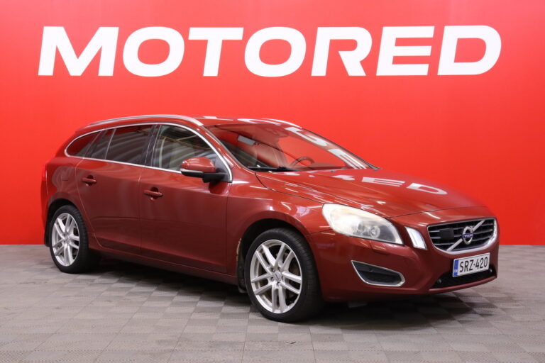 Volvo - V60 - D5 AWD Summum aut - Farmari
