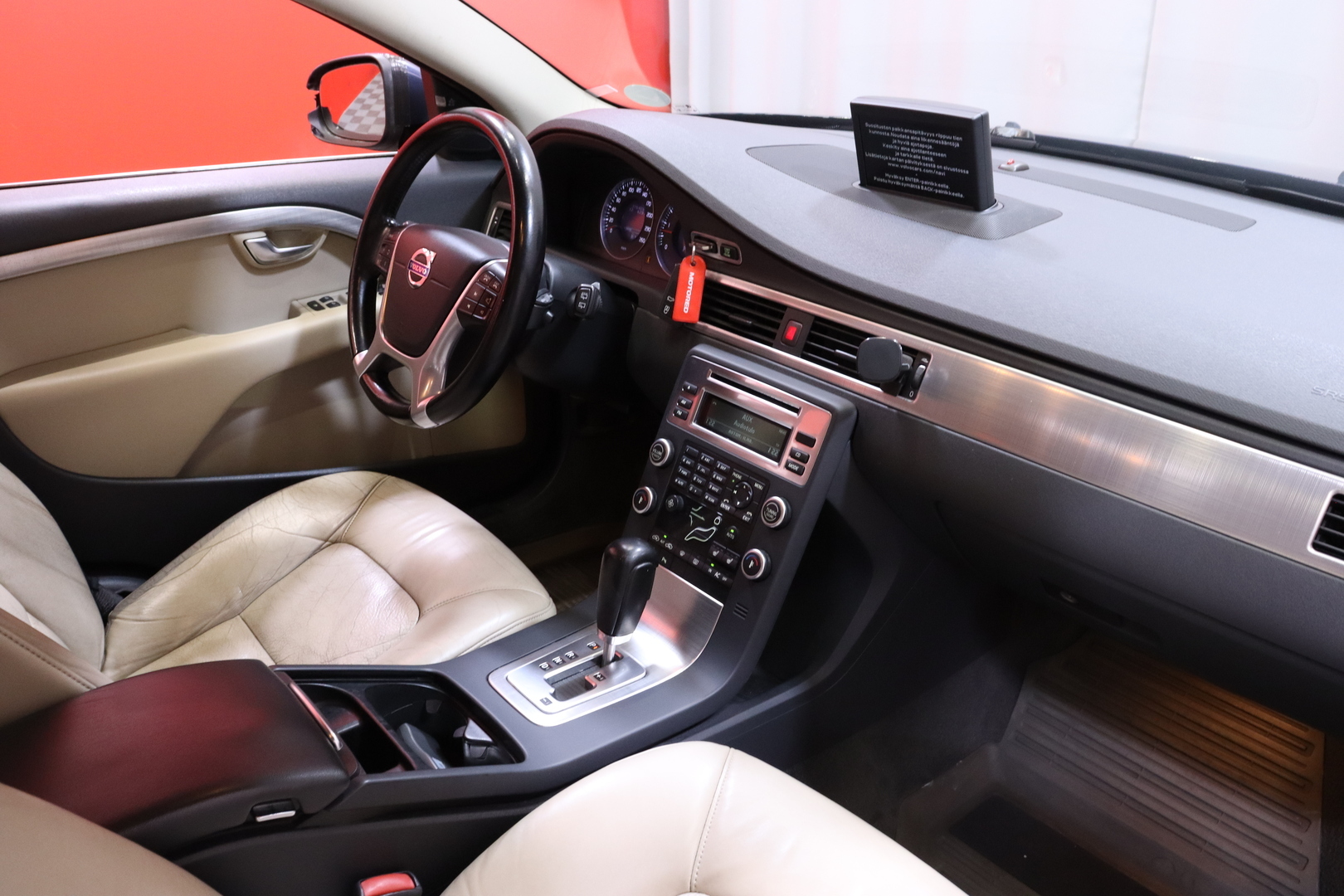 Volvo - V70 - 2,4D Momentum Business aut - Farmari