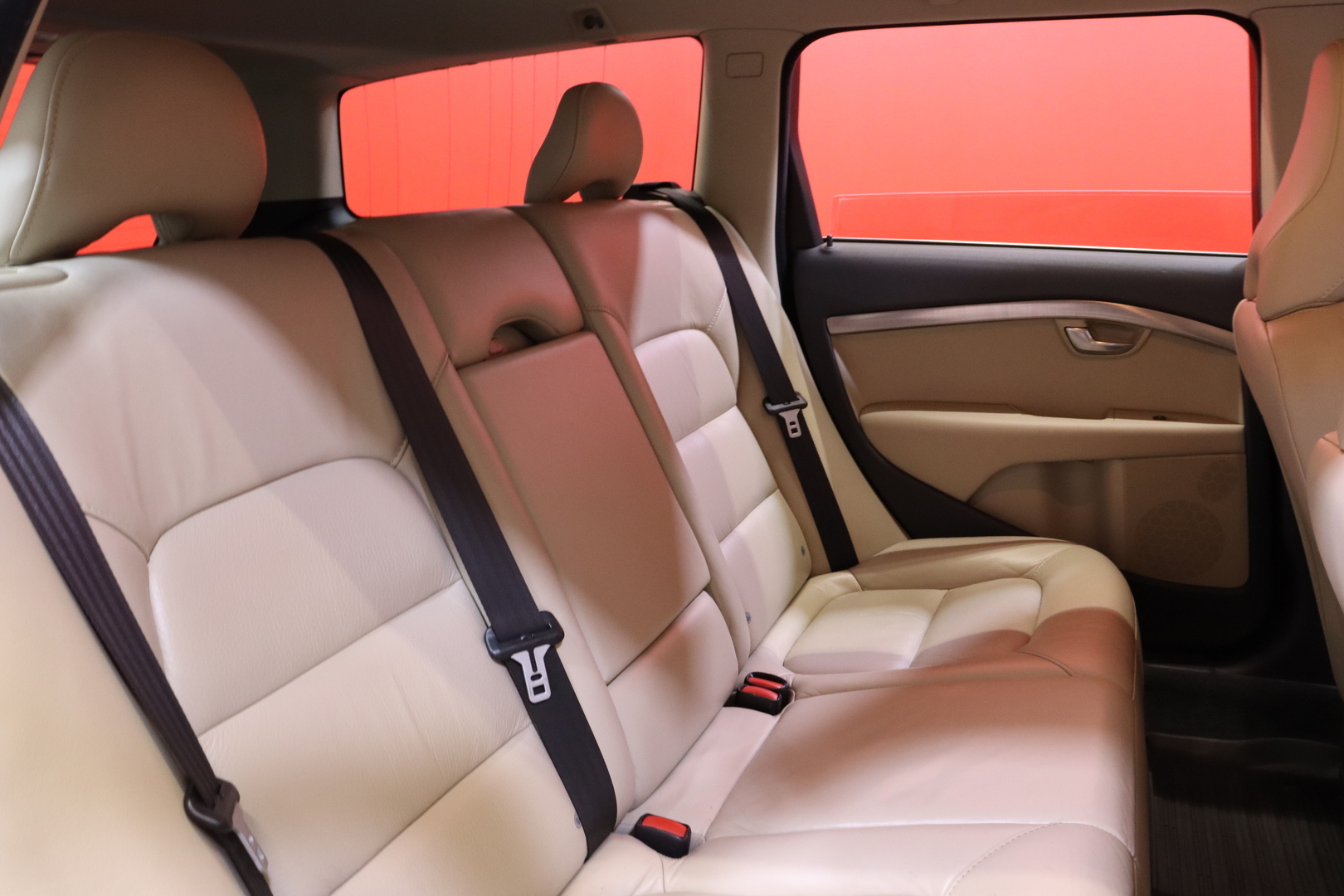 Volvo - V70 - 2,4D Momentum Business aut - Farmari
