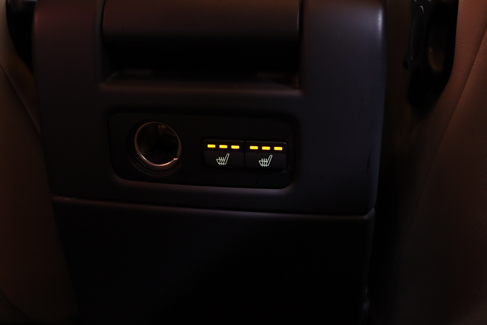 Volvo - V70 - 2,4D Momentum Business aut - Farmari