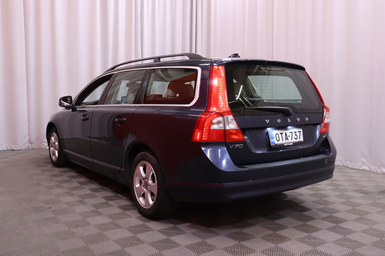 Volvo - V70 - 2,4D Momentum Business aut - Farmari