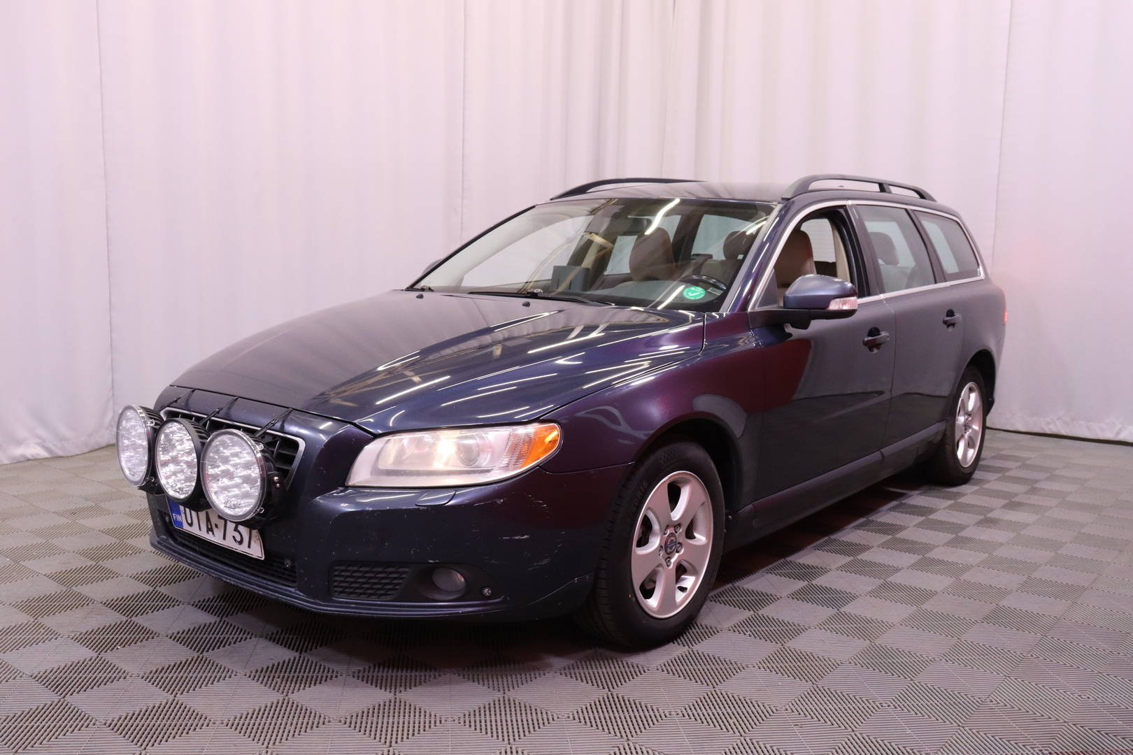 Volvo - V70 - 2,4D Momentum Business aut - Farmari