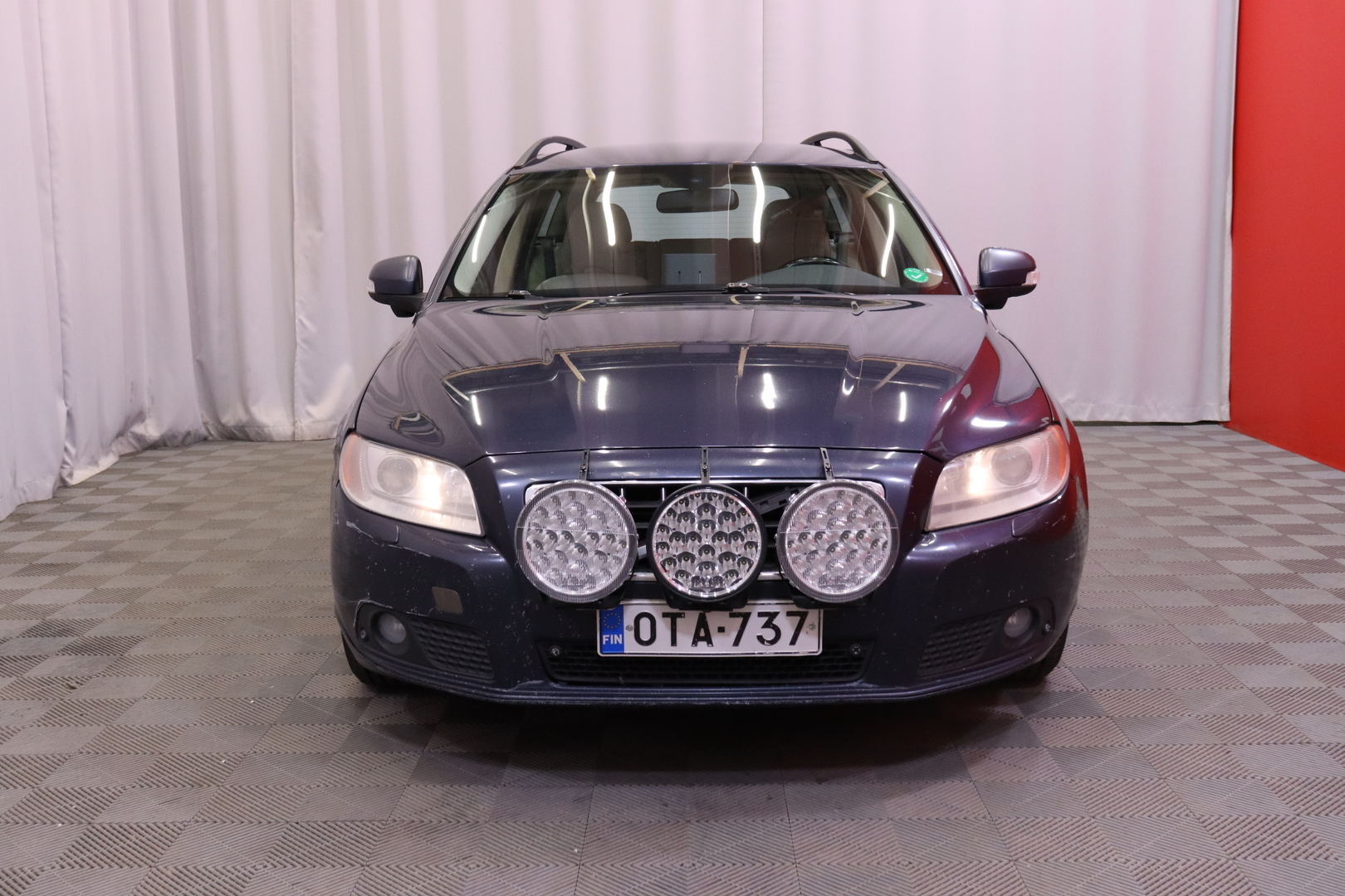 Volvo - V70 - 2,4D Momentum Business aut - Farmari