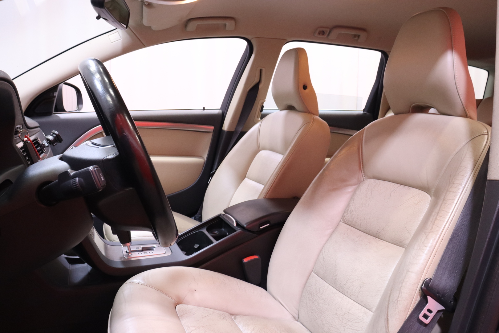 Volvo - V70 - 2,4D Momentum Business aut - Farmari