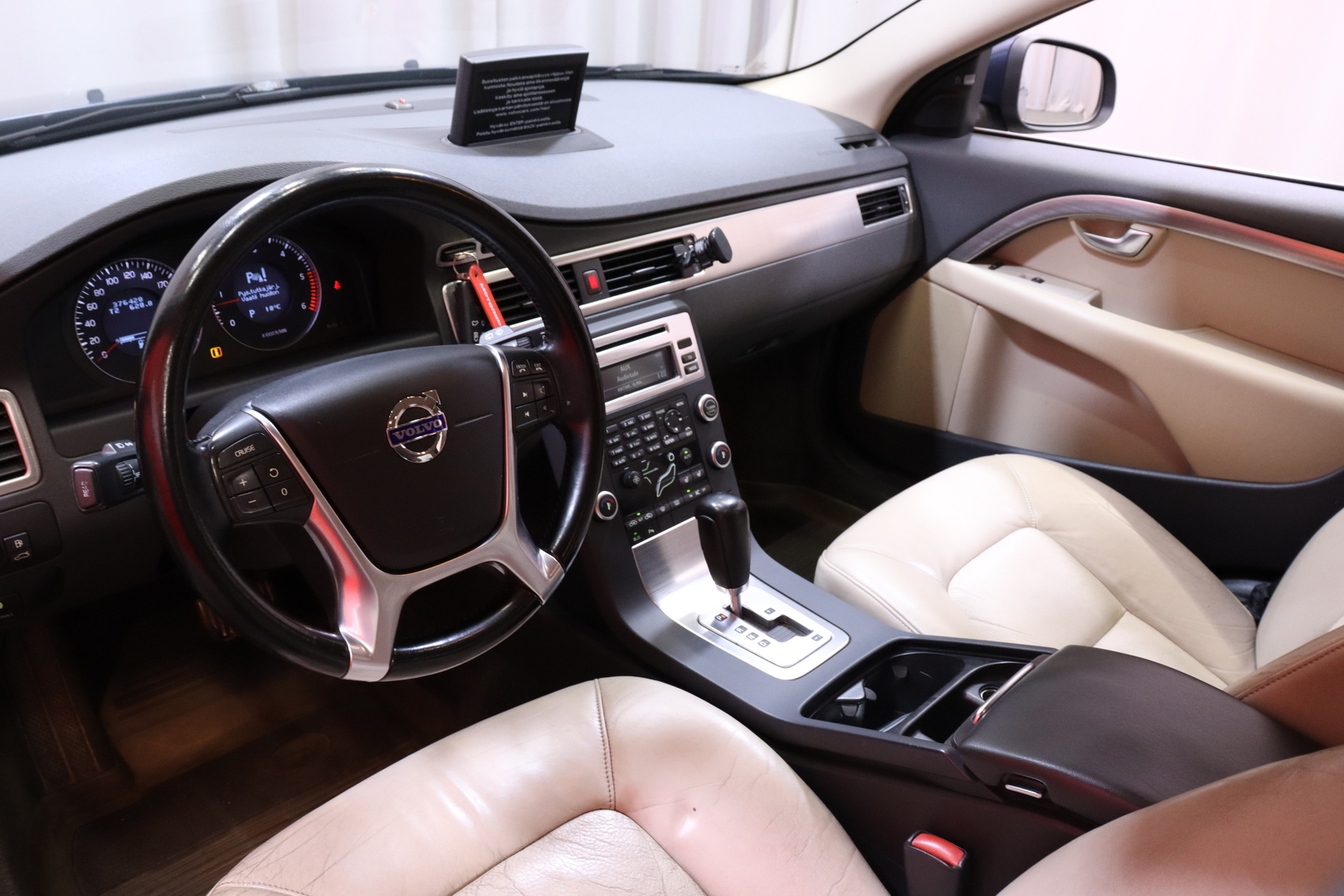 Volvo - V70 - 2,4D Momentum Business aut - Farmari