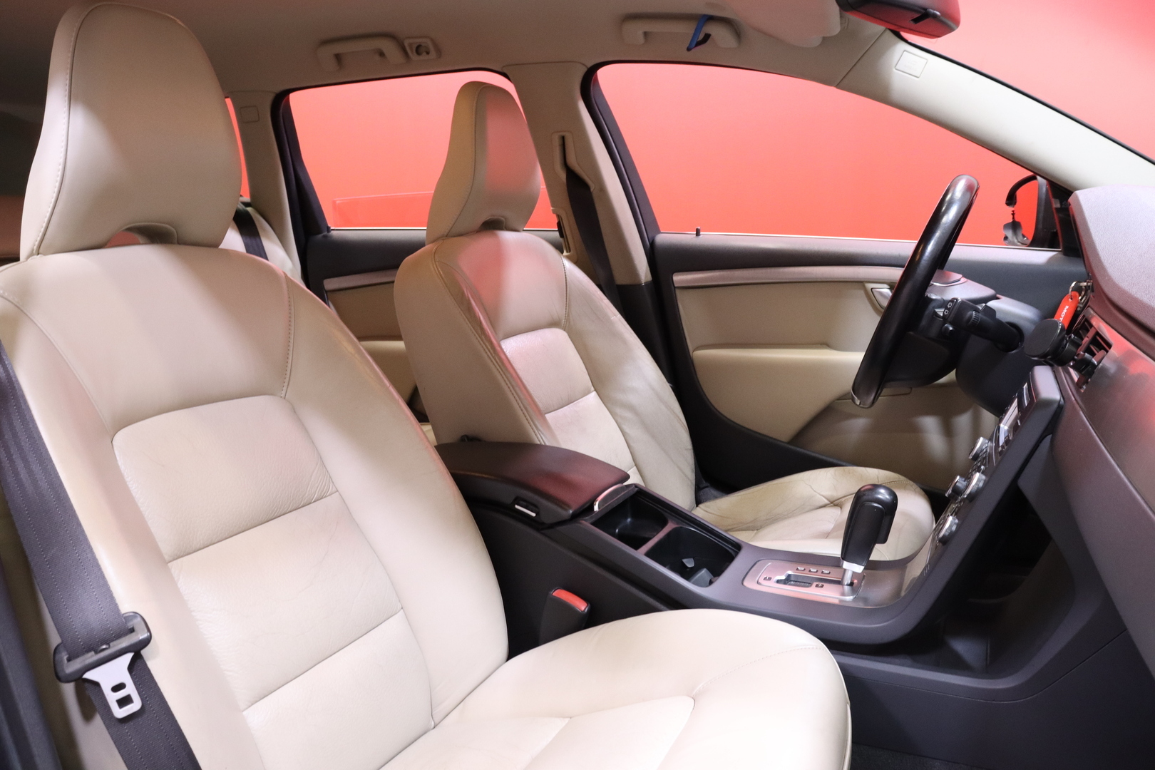 Volvo - V70 - 2,4D Momentum Business aut - Farmari