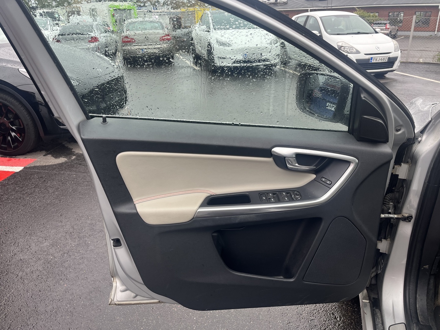 Volvo - XC60 - XC60 Farmari (AC) 4ov 2400cm3 A - Farmari