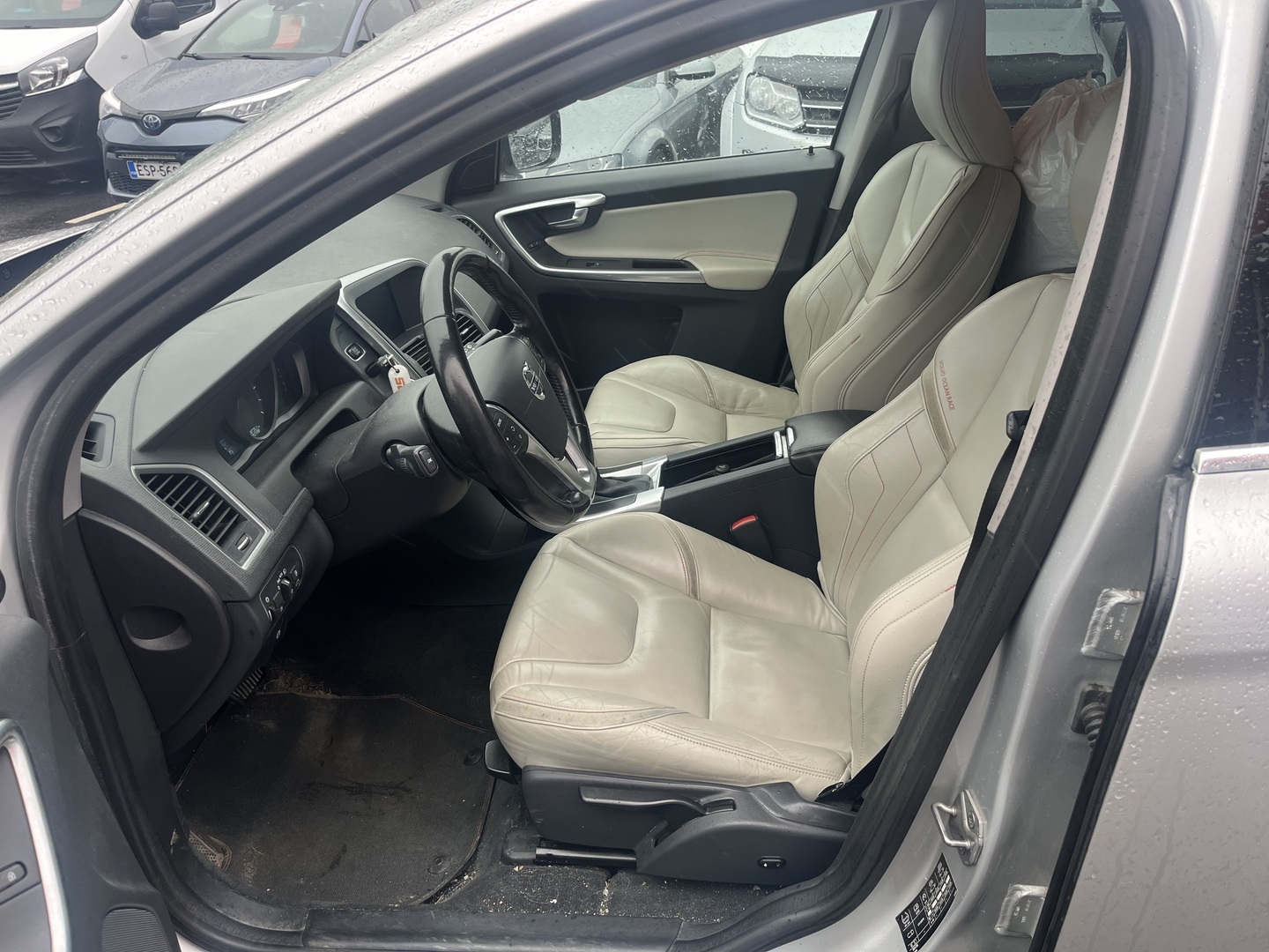 Volvo - XC60 - XC60 Farmari (AC) 4ov 2400cm3 A - Farmari