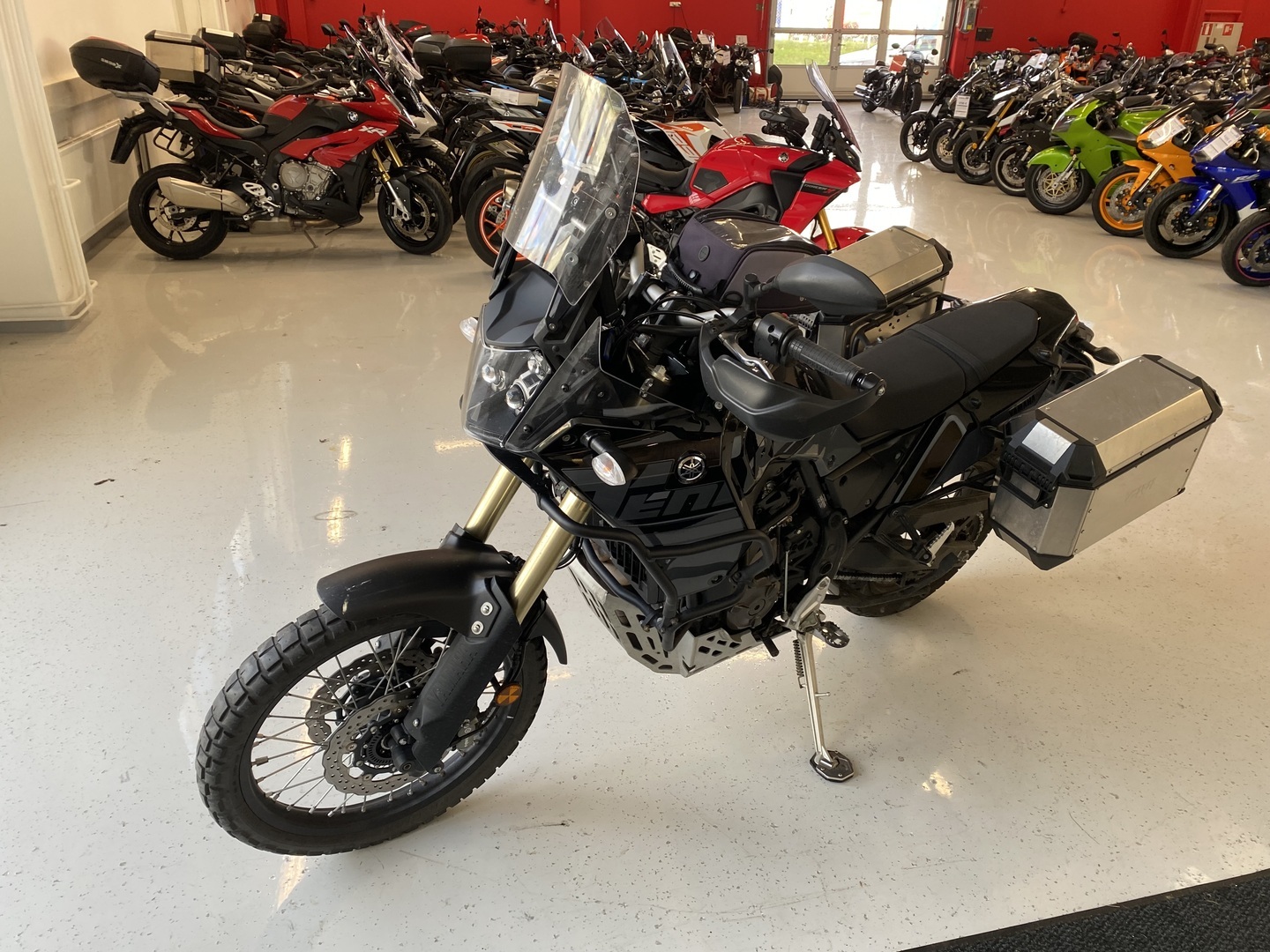 Yamaha - XTZ - 700 Tenere // Juuri saapunut! / Suomipyörä / Kaatumaraudat / 3x Laukut // - Moottoripyörä