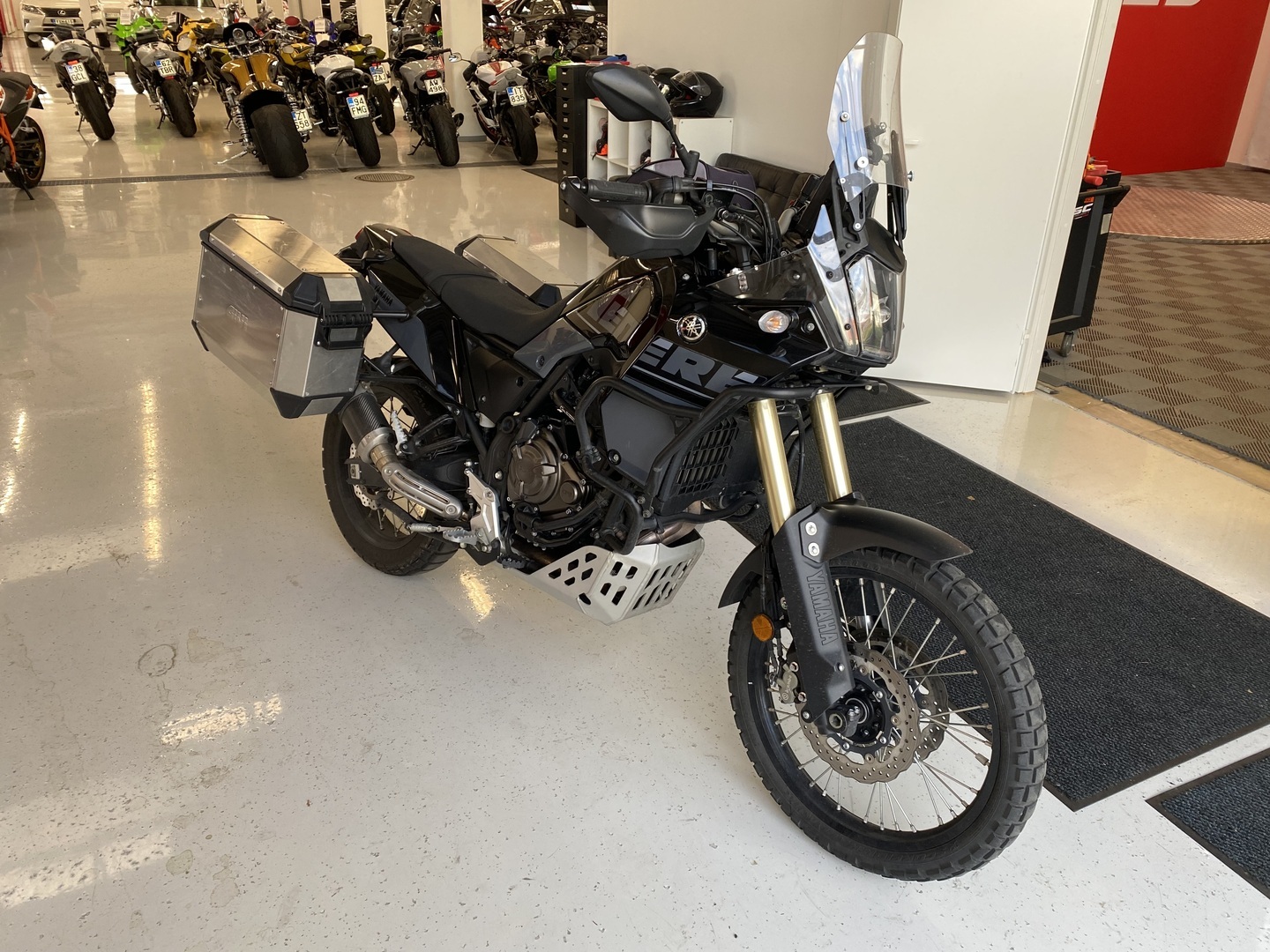 Yamaha - XTZ - 700 Tenere // Juuri saapunut! / Suomipyörä / Kaatumaraudat / 3x Laukut // - Moottoripyörä