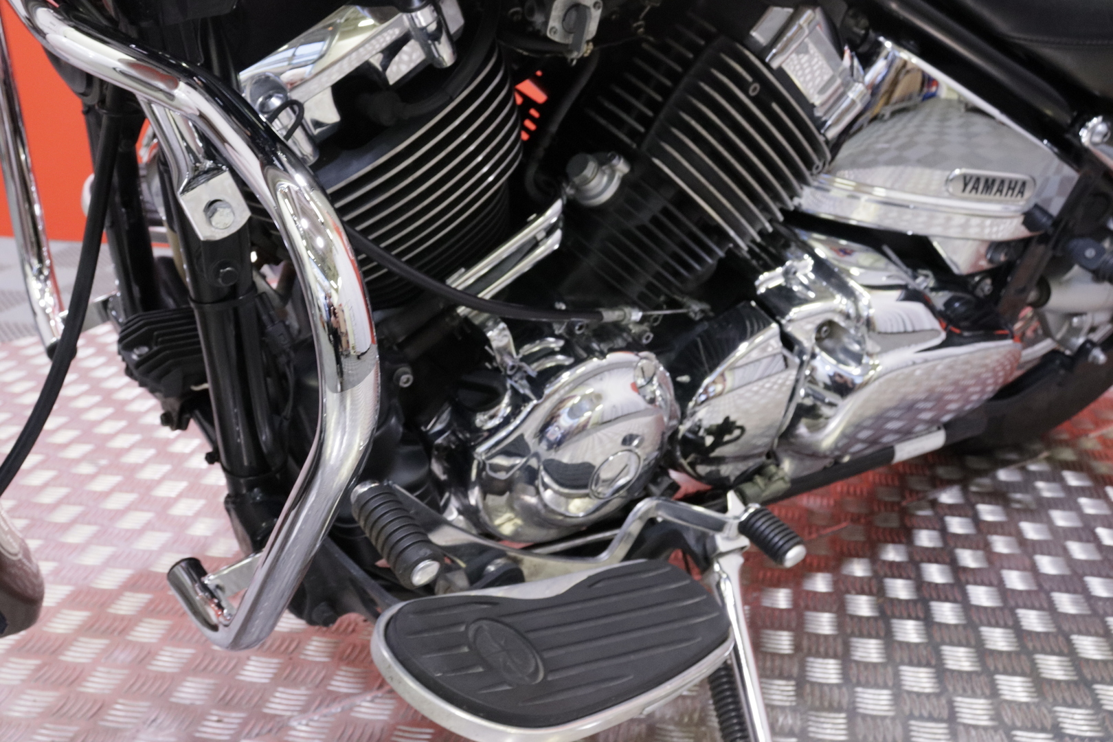 Yamaha - XVS - 650 Dragstar Classic // Suomi-pyörä / Huoltokirja / Hienossa kunnossa / Laukut // - Moottoripyörä