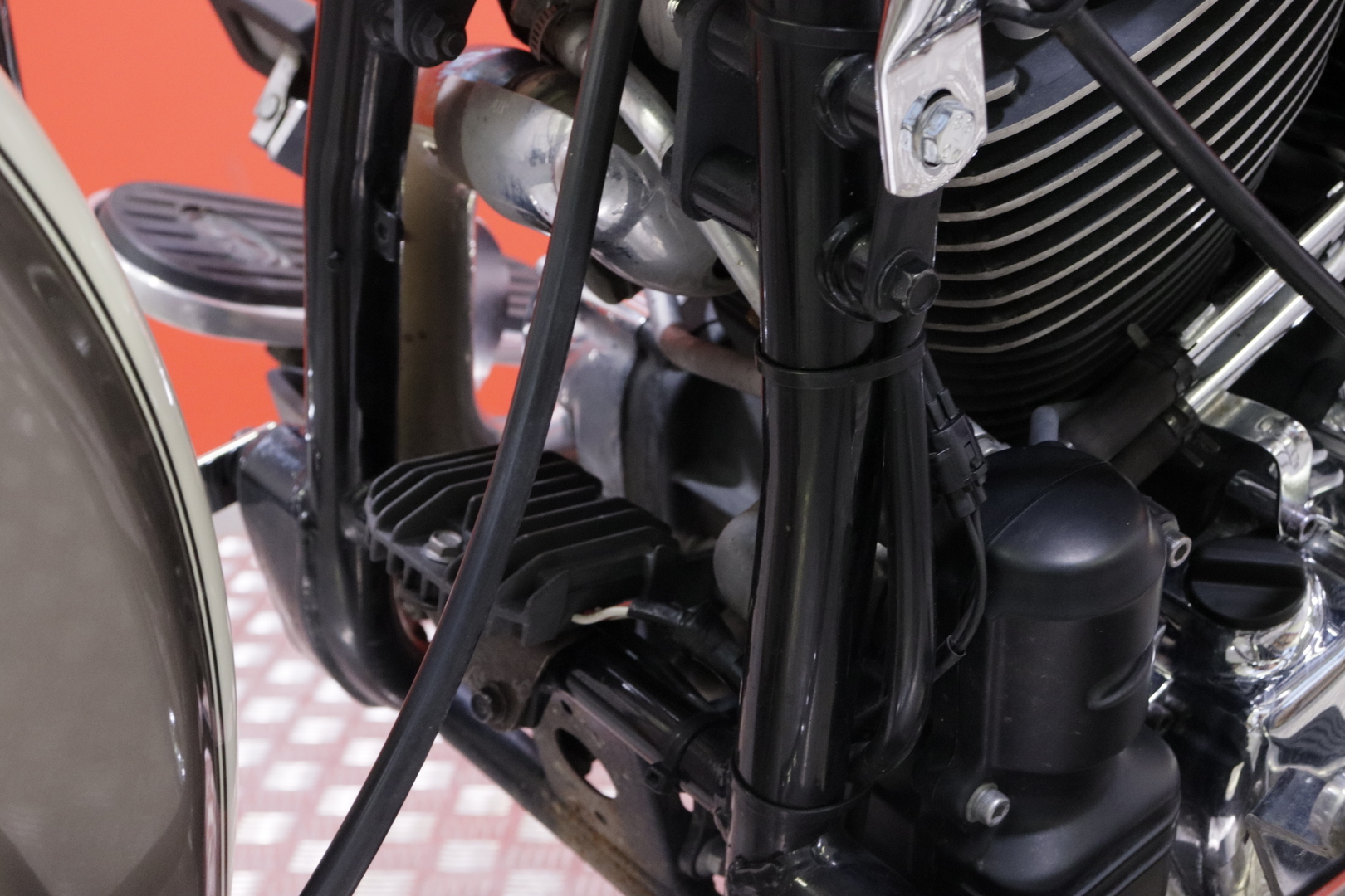Yamaha - XVS - 650 Dragstar Classic // Suomi-pyörä / Huoltokirja / Hienossa kunnossa / Laukut // - Moottoripyörä