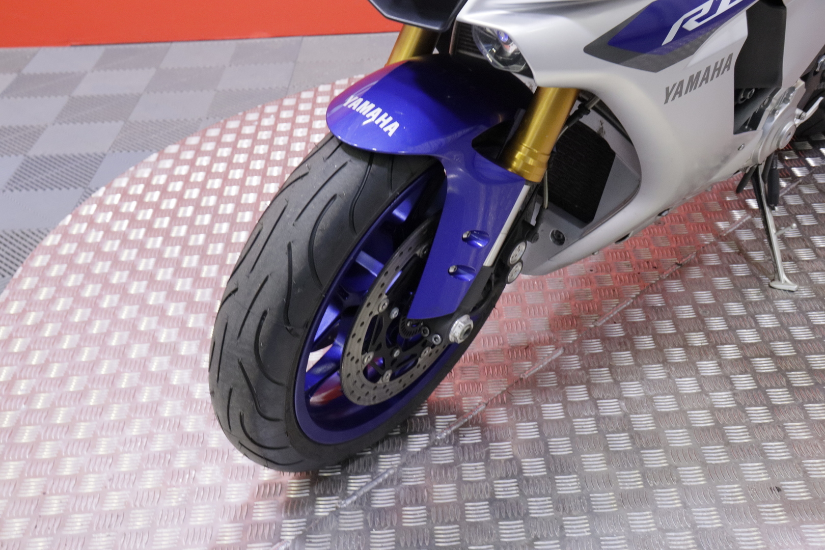 Yamaha - YZF-R1 - // Suomi-pyörä / Uudet renkaat! / Huoltokirja / Akrapovic kokoputkisto / TCS / SCS / Shifter / Ajomodet // - Moottoripyörä