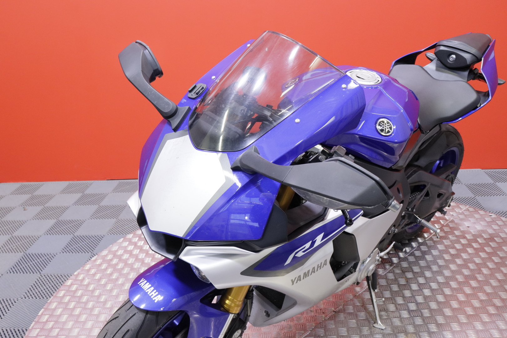 Yamaha - YZF-R1 - // Suomi-pyörä / Uudet renkaat! / Huoltokirja / Akrapovic kokoputkisto / TCS / SCS / Shifter / Ajomodet // - Moottoripyörä