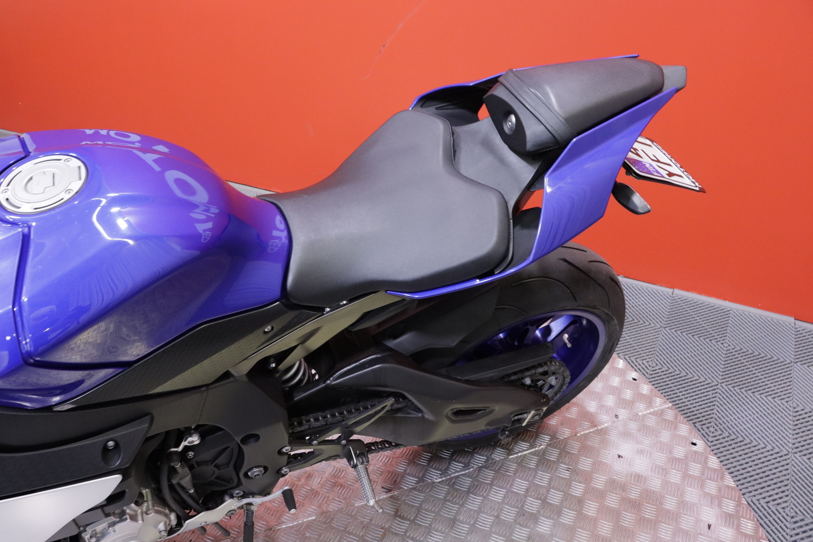 Yamaha - YZF-R1 - // Suomi-pyörä / Uudet renkaat! / Huoltokirja / Akrapovic kokoputkisto / TCS / SCS / Shifter / Ajomodet // - Moottoripyörä