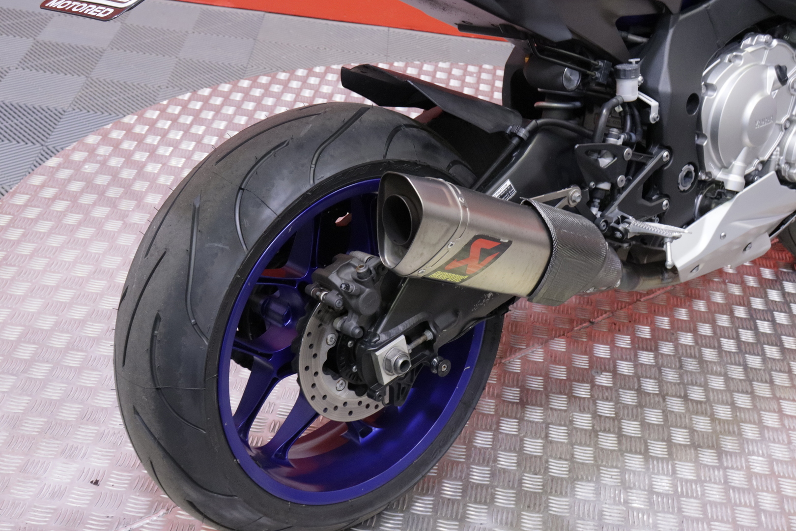 Yamaha - YZF-R1 - // Suomi-pyörä / Uudet renkaat! / Huoltokirja / Akrapovic kokoputkisto / TCS / SCS / Shifter / Ajomodet // - Moottoripyörä