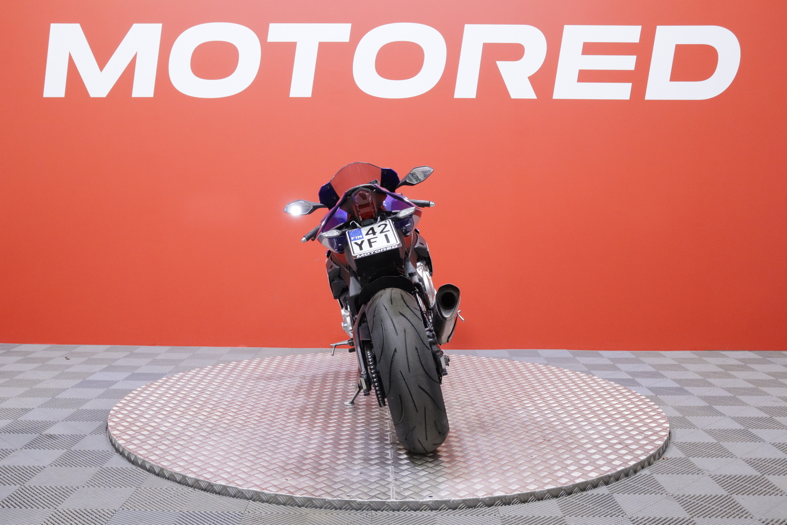 Yamaha - YZF-R1 - // Suomi-pyörä / Uudet renkaat! / Huoltokirja / Akrapovic kokoputkisto / TCS / SCS / Shifter / Ajomodet // - Moottoripyörä