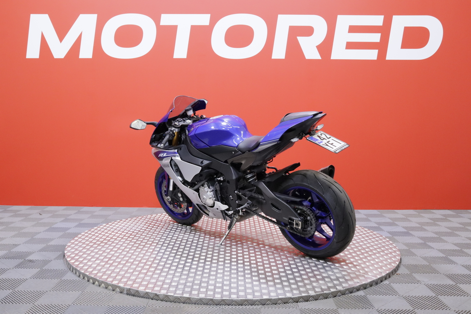 Yamaha - YZF-R1 - // Suomi-pyörä / Uudet renkaat! / Huoltokirja / Akrapovic kokoputkisto / TCS / SCS / Shifter / Ajomodet // - Moottoripyörä