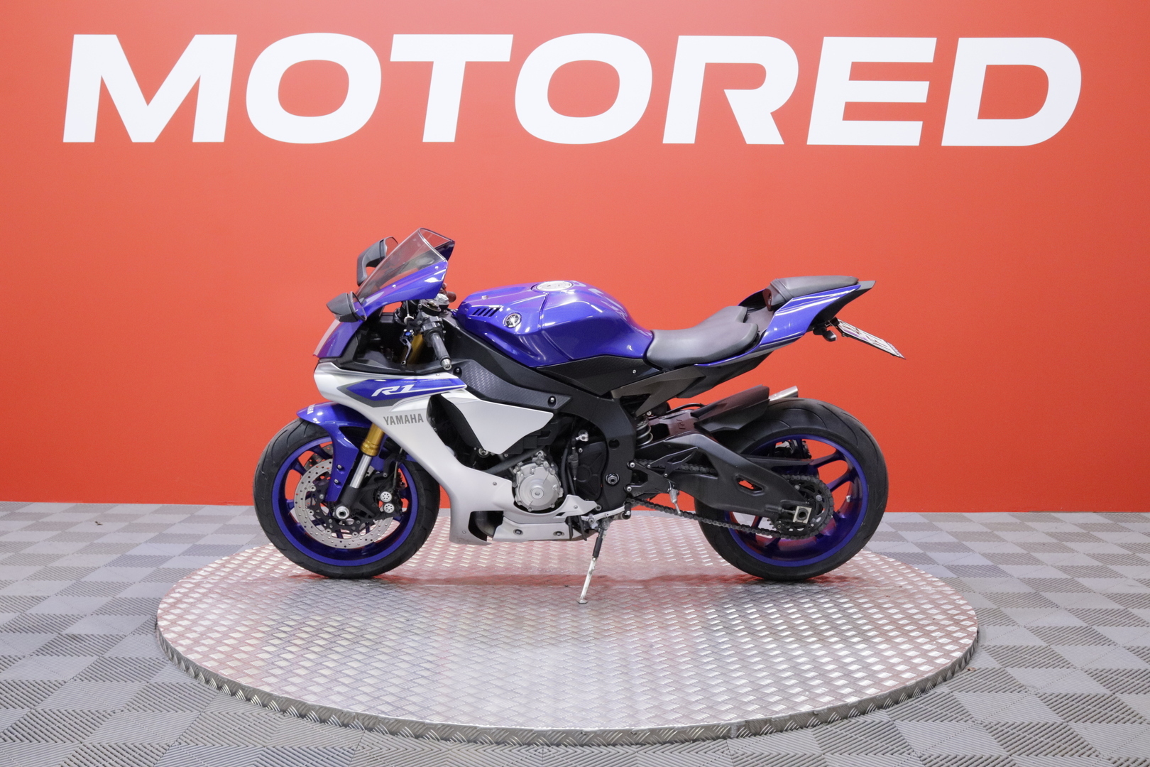 Yamaha - YZF-R1 - // Suomi-pyörä / Uudet renkaat! / Huoltokirja / Akrapovic kokoputkisto / TCS / SCS / Shifter / Ajomodet // - Moottoripyörä