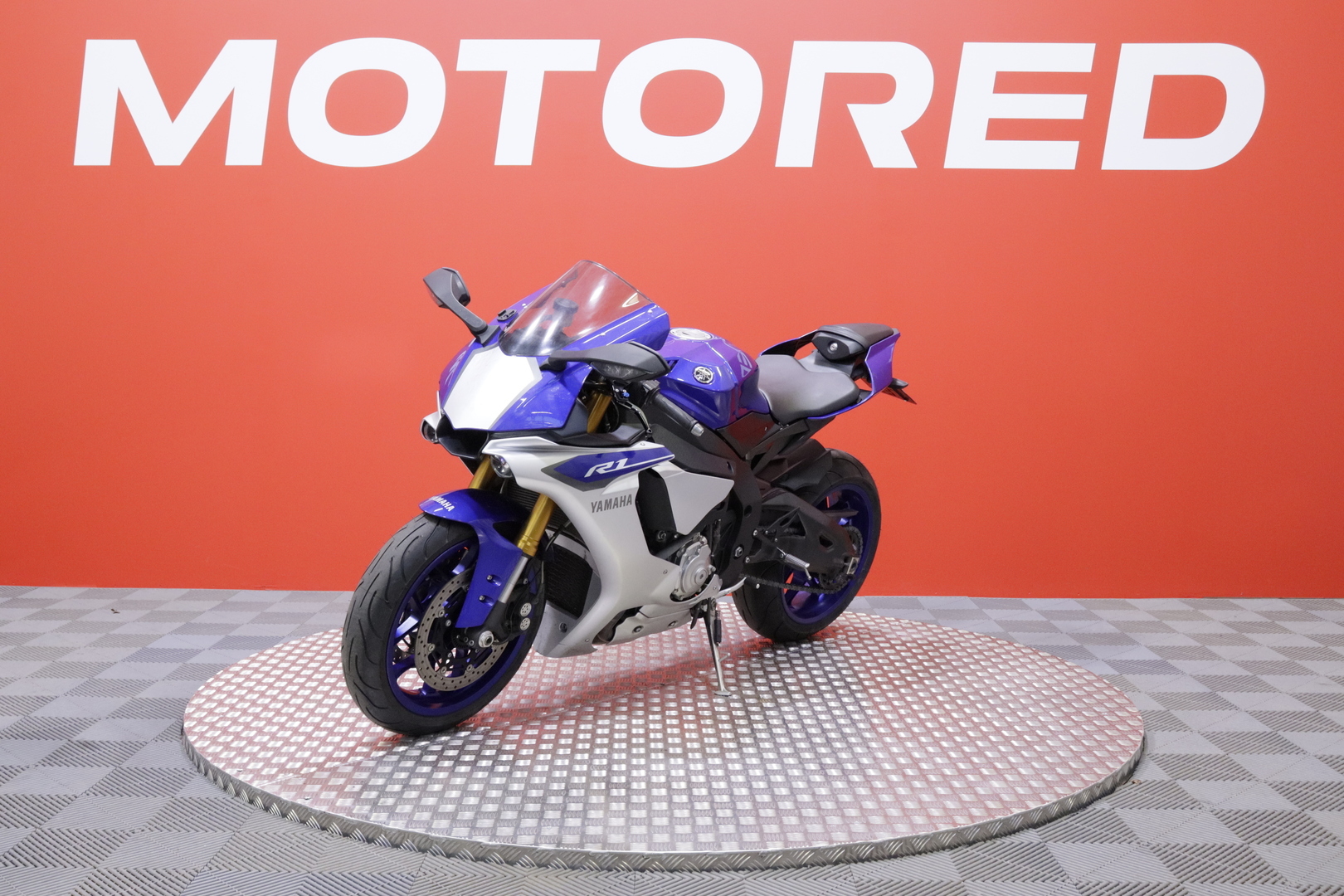 Yamaha - YZF-R1 - // Suomi-pyörä / Uudet renkaat! / Huoltokirja / Akrapovic kokoputkisto / TCS / SCS / Shifter / Ajomodet // - Moottoripyörä