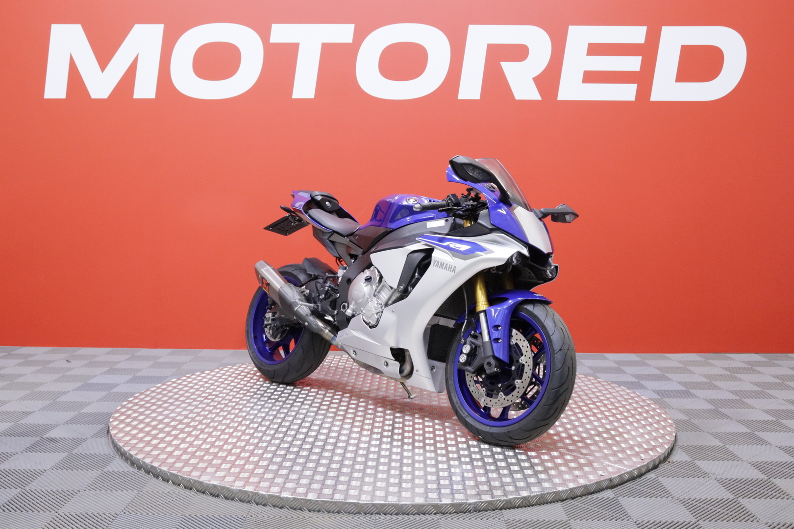 Yamaha - YZF-R1 - // Suomi-pyörä / Uudet renkaat! / Huoltokirja / Akrapovic kokoputkisto / TCS / SCS / Shifter / Ajomodet // - Moottoripyörä